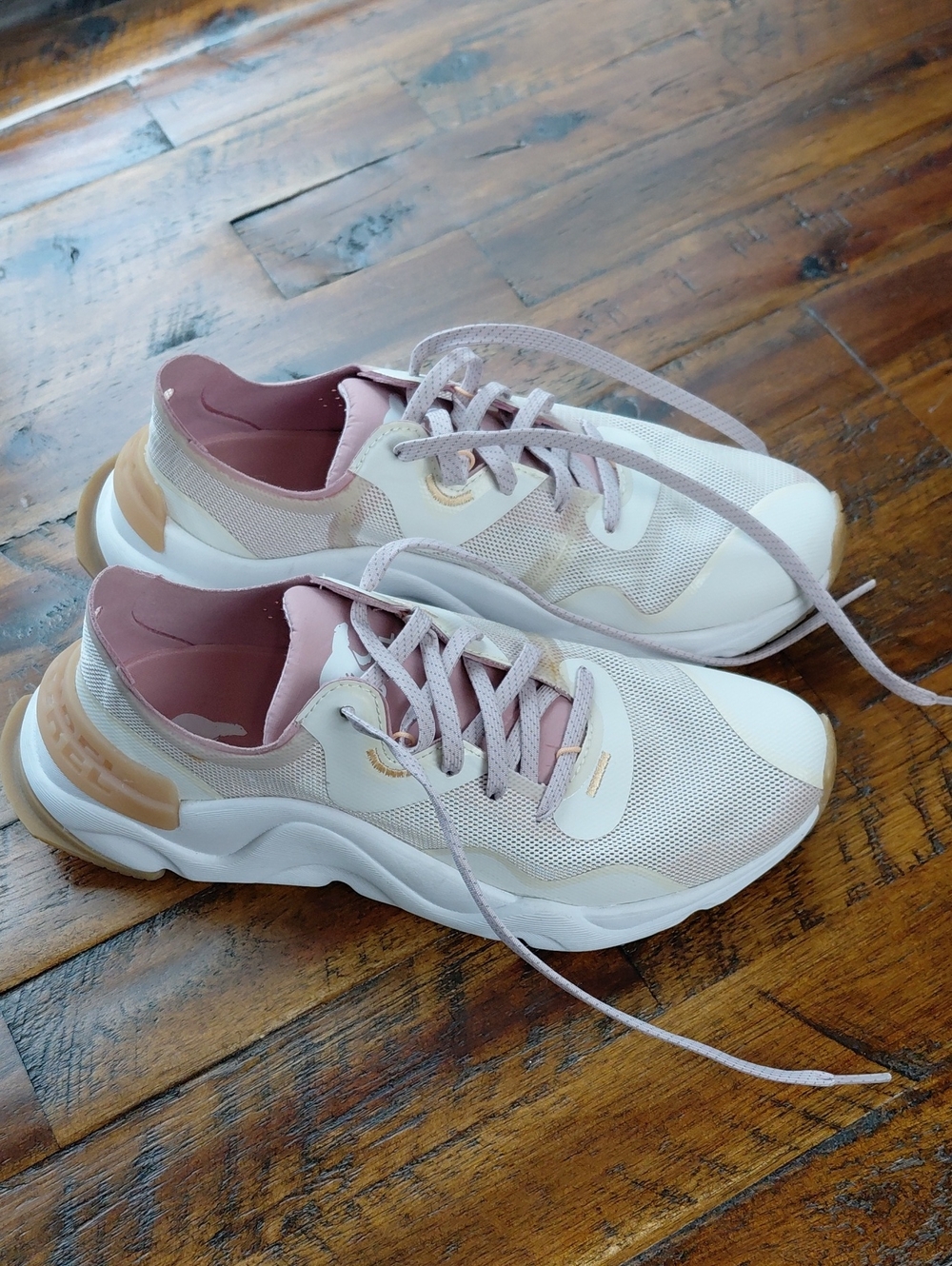 Women's Kinetic RNEGD Float Sneakers in the Chalk Eraser Pink colorway  Sz 7.5